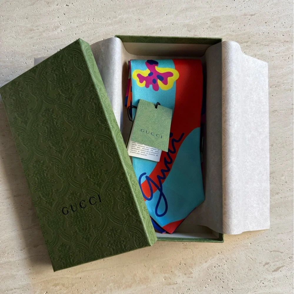 NWT Gucci Colorful Silk Scarf/Neckerchief with Floral and Stripe Design💝💖